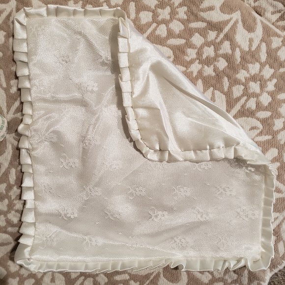 Ashley Belle "MEGAN" Fine Bisque 18" Porcelain Doll - New in Box - Picture 8 of 9